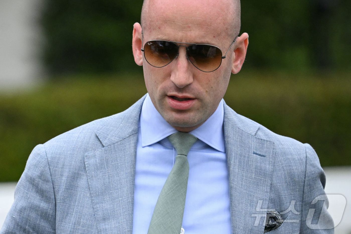 (워싱턴 AFP=뉴스1) 우동명 기자 = 스티븐 밀러 백악관 부비서실장이 21일(현지시간) 워싱턴 백악관에서 열린 '부활절 달걀 굴리기' 행사에 참석을 하고 있다. 2025.04. …