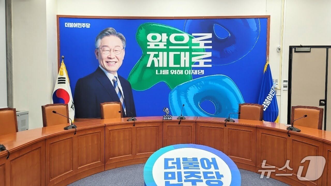 본문 이미지 - 지난 대선 당시 이재명 더불어민주당 후보의 선거 포스터 디자인.