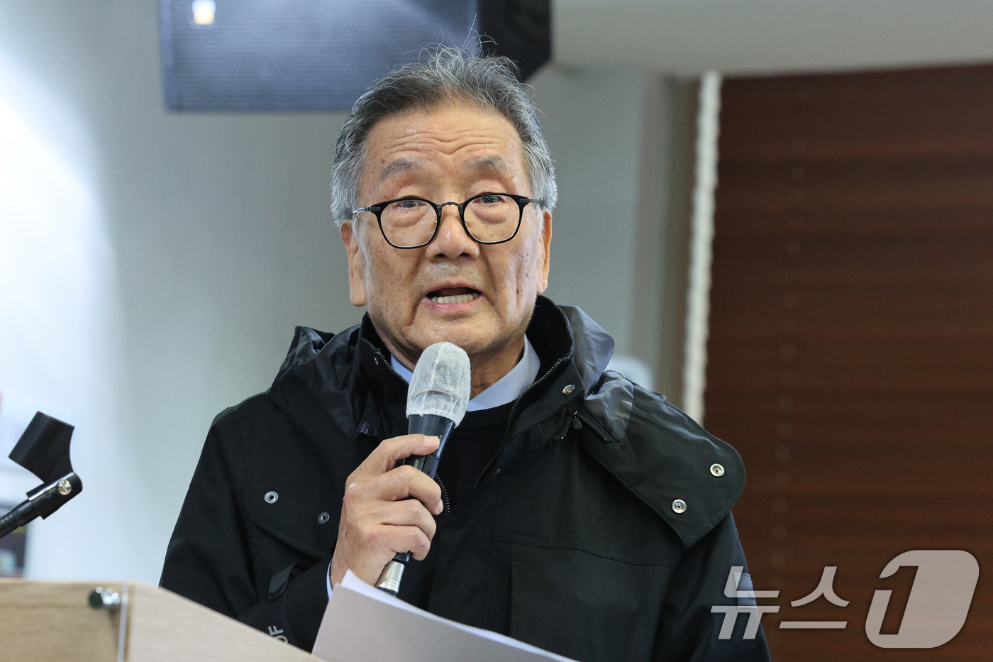 (서울=뉴스1) 신웅수 기자 = 22일 오전 서울 중구 프레스센터에서 21대 대통령 국민추대위원회 주최로 열린 한덕수 대통령 권한대행 대선후보 출마 요청 기자회견에서 박성섭 공동위 …