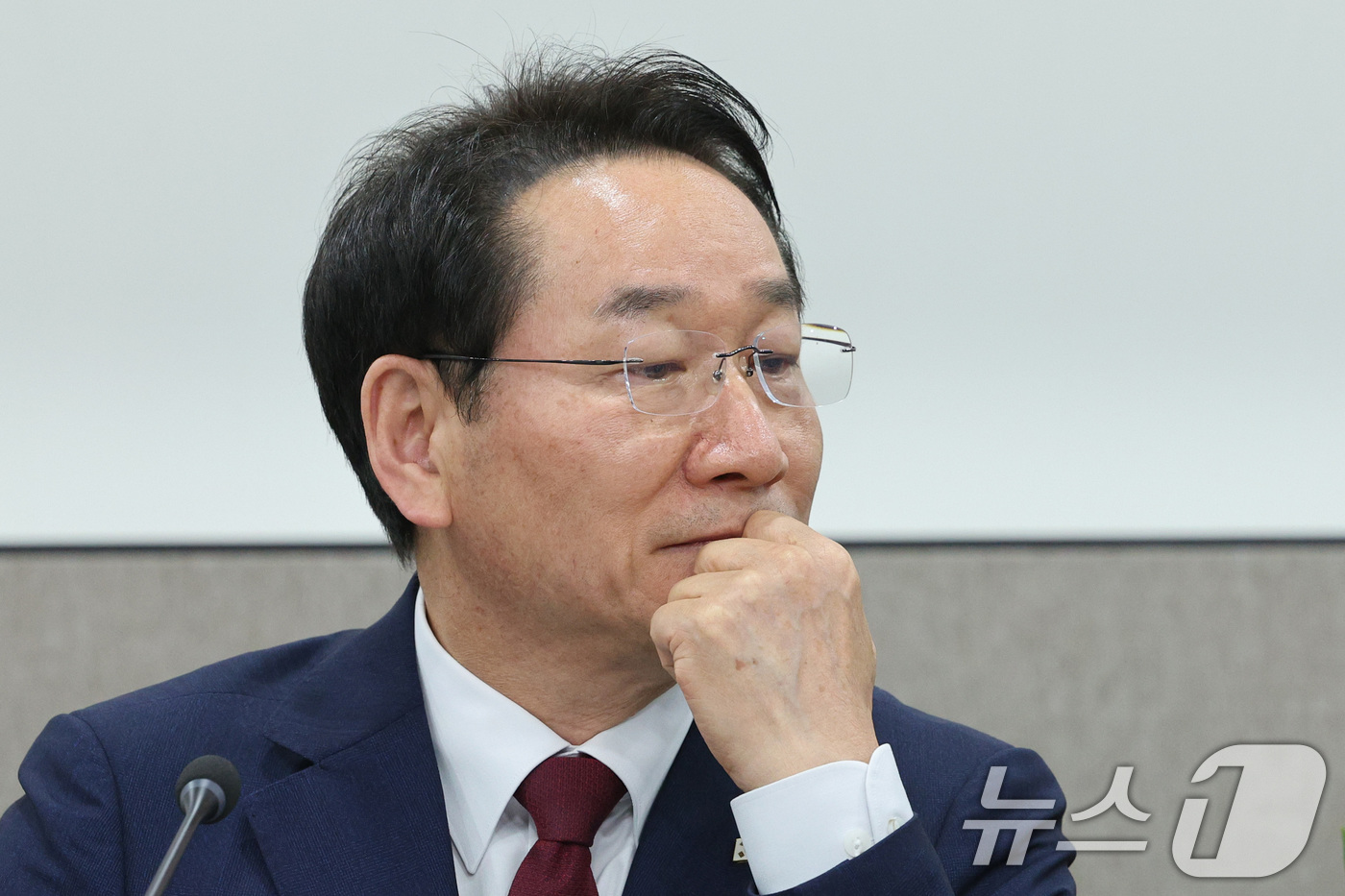 (서울=뉴스1) 신웅수 기자 = 국민의힘의 제21대 대통령 후보 경선에 출마한 유정복 인천시장이 22일 오전 서울시청에서 열린 '사교육비 경감 및 교육격차 해소를 위한 서울시-인천 …