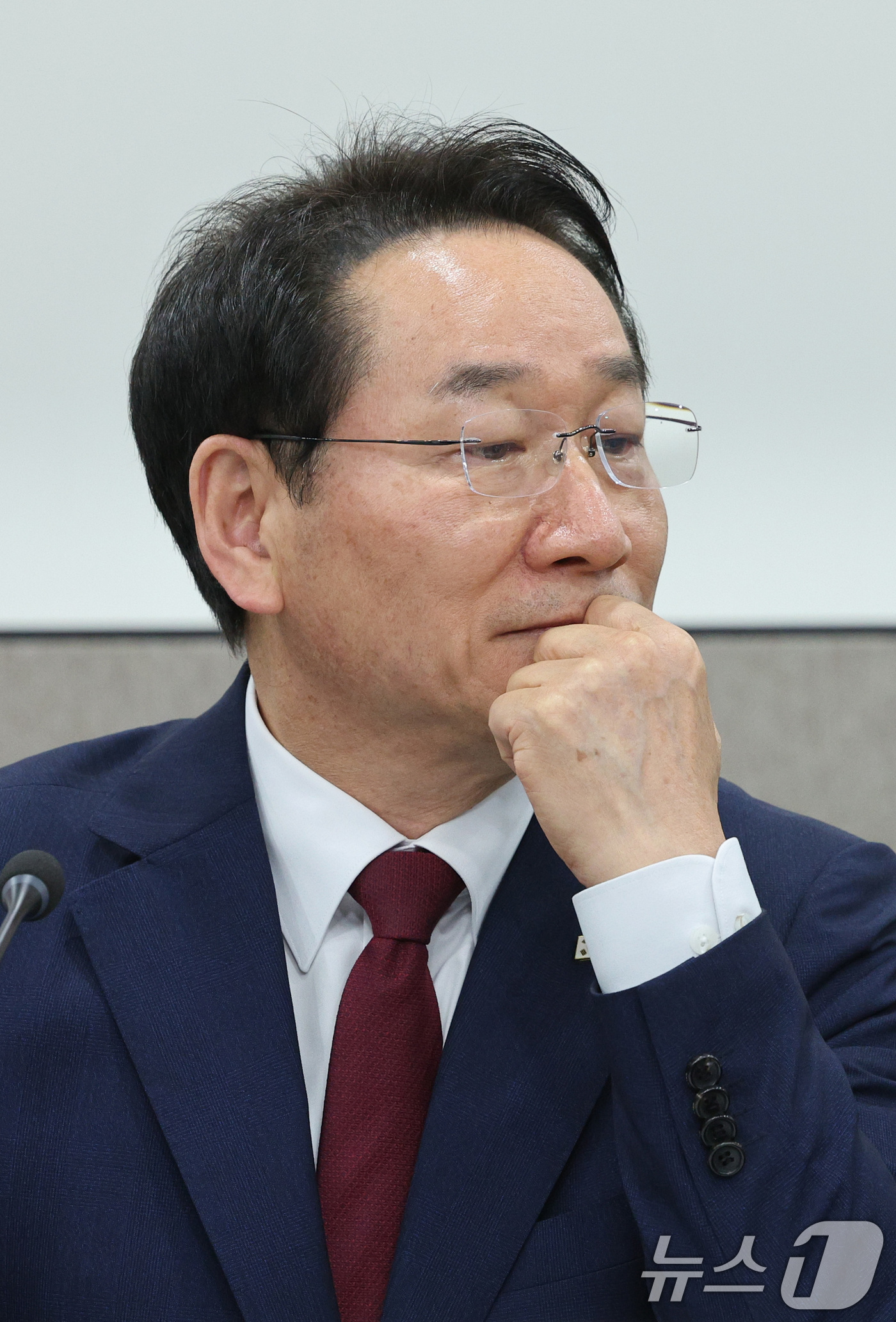 (서울=뉴스1) 신웅수 기자 = 국민의힘의 제21대 대통령 후보 경선에 출마한 유정복 인천시장이 22일 오전 서울시청에서 열린 '사교육비 경감 및 교육격차 해소를 위한 서울시-인천 …