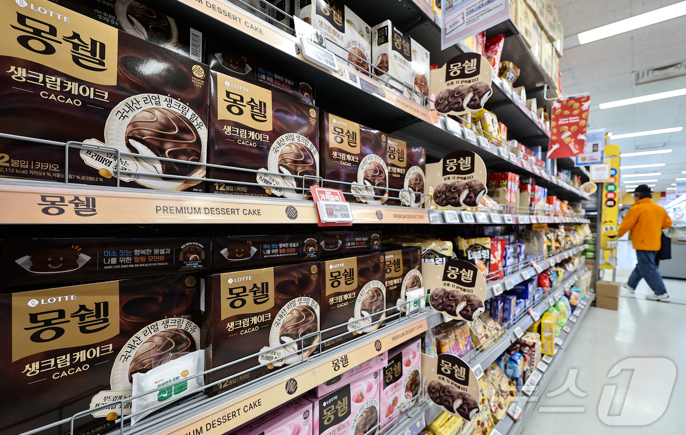 (서울=뉴스1) 김도우 기자 = 식품업계의 1분기 실적이 지난해부터 이어온 원재료 가격 인상과 환율 변동으로 인해 어두울 것이라는 분석이 나온다.식품업체들은 라면 원재료 팜유와 초 …