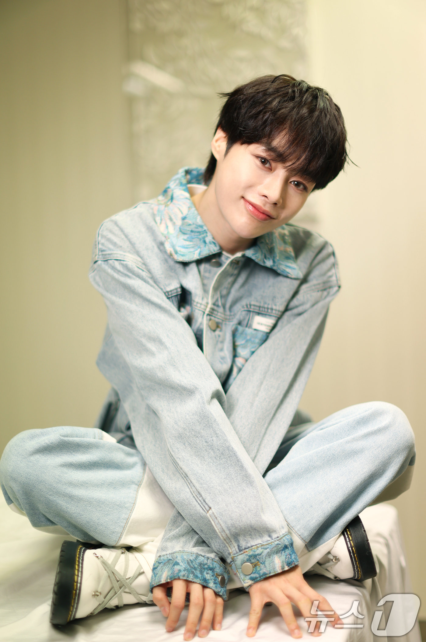 (서울=뉴스1) 권현진 기자 = K팝 최초의 베트남 국적의 남자 아이돌 그룹 템페스트의 한빈(27)이 서울 종로구 뉴스1 사옥에서 열린 '물 건너온 아이돌' 인터뷰에 앞서 포즈를 …