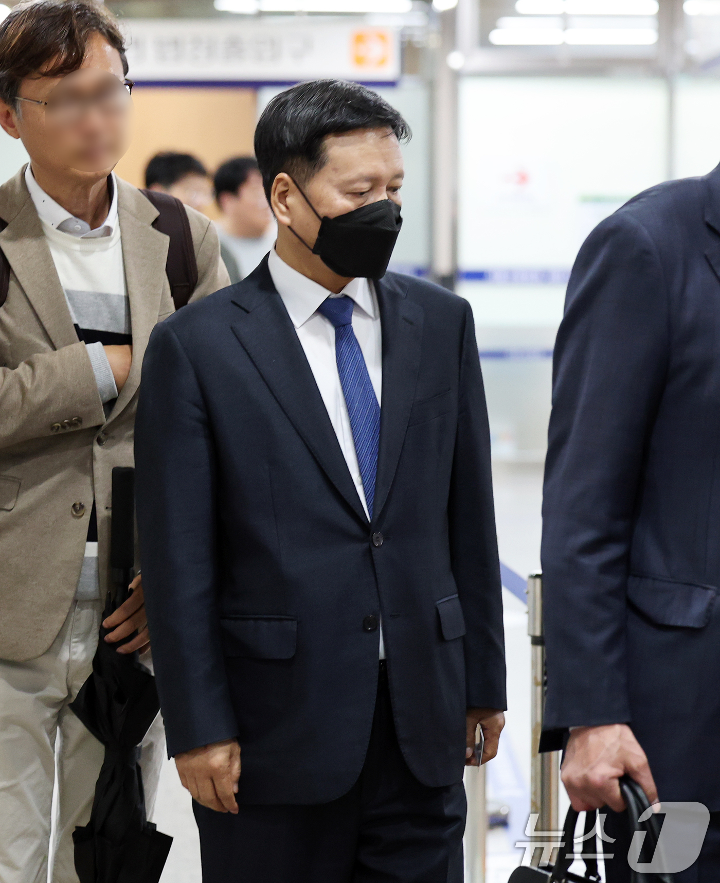 (서울=뉴스1) 오대일 기자 = 구영배 큐텐 대표가 22일 오후 서울 서초구 서울중앙지방법원에서 열린 '티메프 미정산 사태' 특정경제범죄가중처벌등에관한법률위반(배임)등 2차 공판에 …