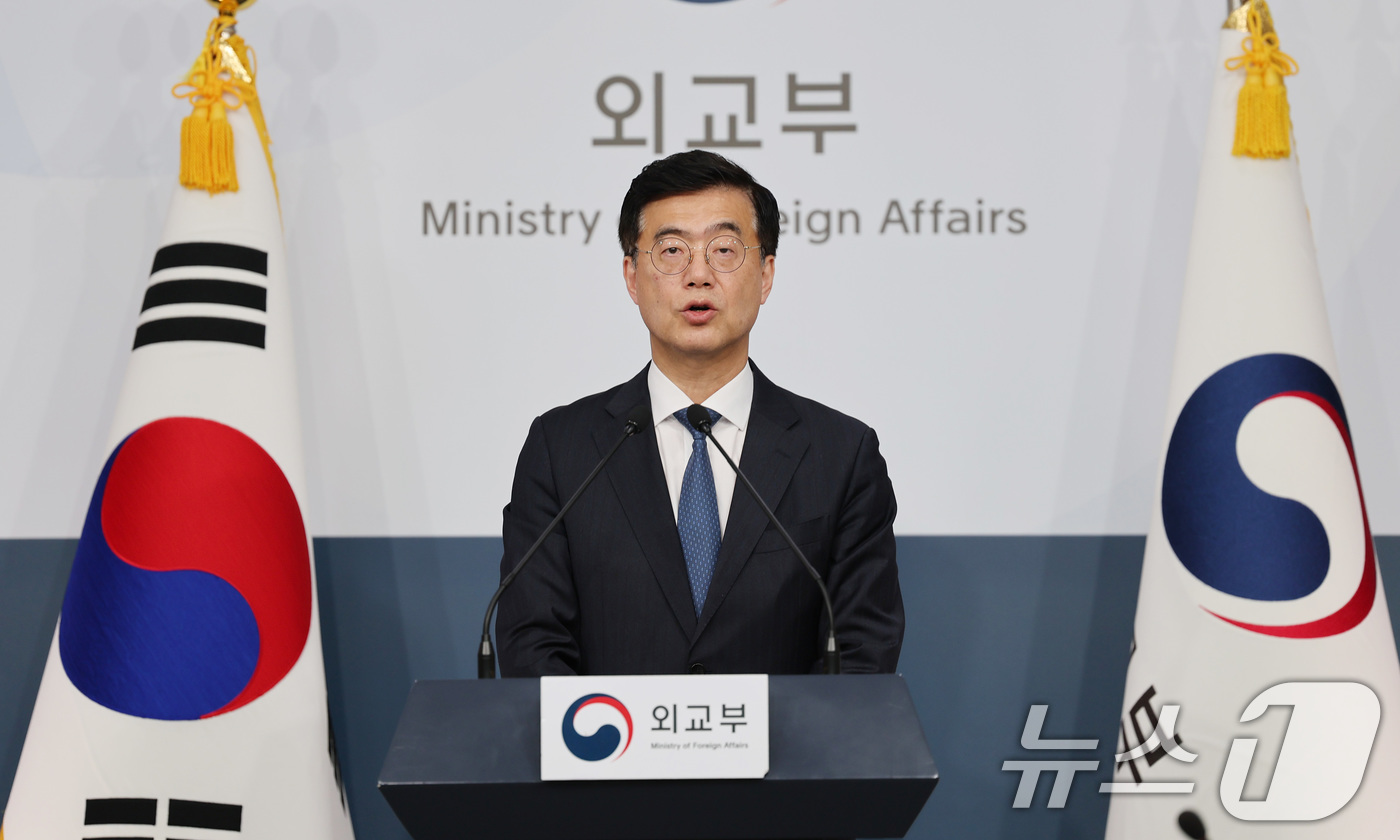 (서울=뉴스1) 임세영 기자 = 이재웅 외교부 대변인이 22일 서울 종로구 외교부 청사에서 정례브리핑을 하고 있다. 2025.4.22/뉴스1