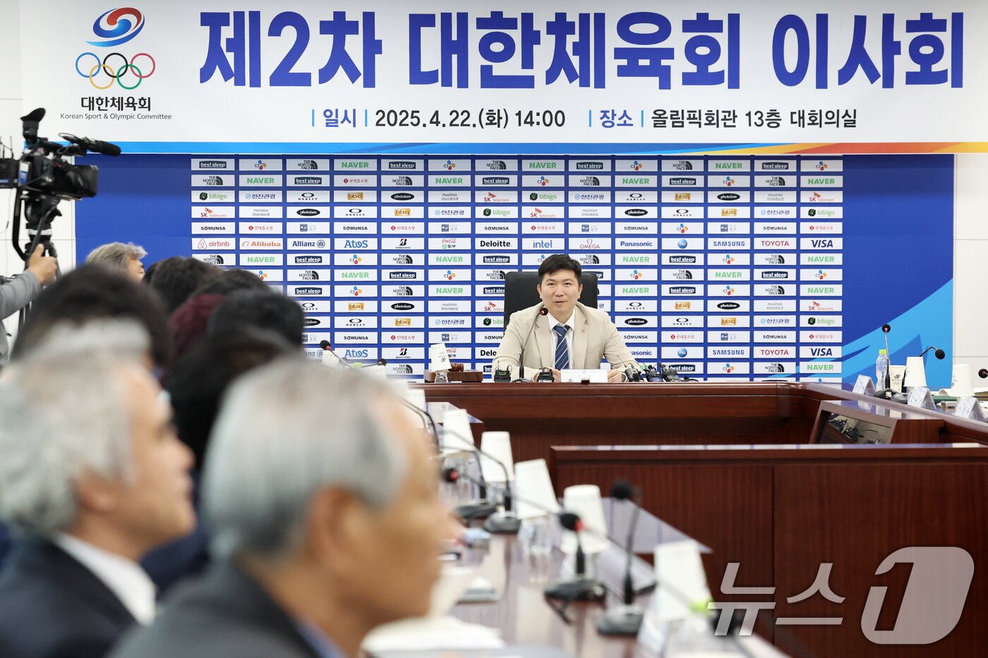 본문 이미지 - 유승민 대한체육회 회장이 22일 오후 서울 송파구 올림픽회관에서 열린 &#39;제2차 대한체육회 이사회&#39;에서 모두발언을 하고 있다. 2025.4.22/뉴스1 ⓒ News1 민경석 기자
