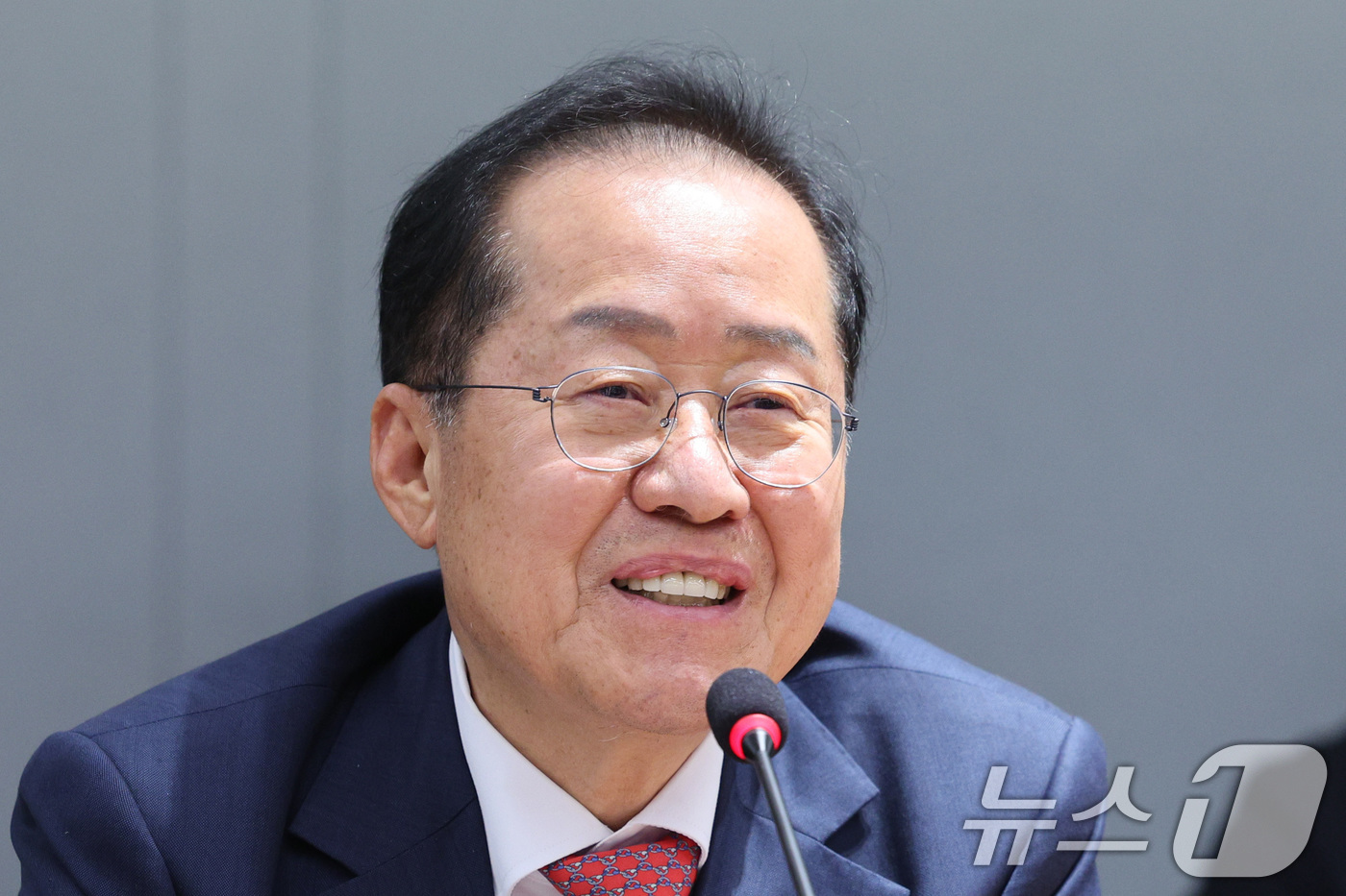 (서울=뉴스1) 신웅수 기자 = 홍준표 국민의힘 대선 경선 후보가 22일 서울 용산구 대한의사협회에서 열린 간담회에서 발언하고 있다. 2025.4.22/뉴스1
