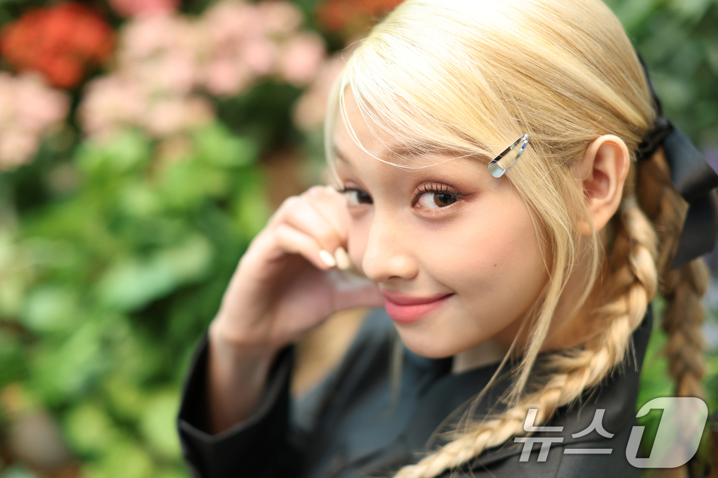 (서울=뉴스1) 권현진 기자 = 그룹 유니스의 젤리당카가 서울 종로구 뉴스1 사옥에서 열린 '물 건너온 아이돌' 인터뷰에 앞서 포즈를 취하고 있다.젤리당카는 지난 2023년 11월 …