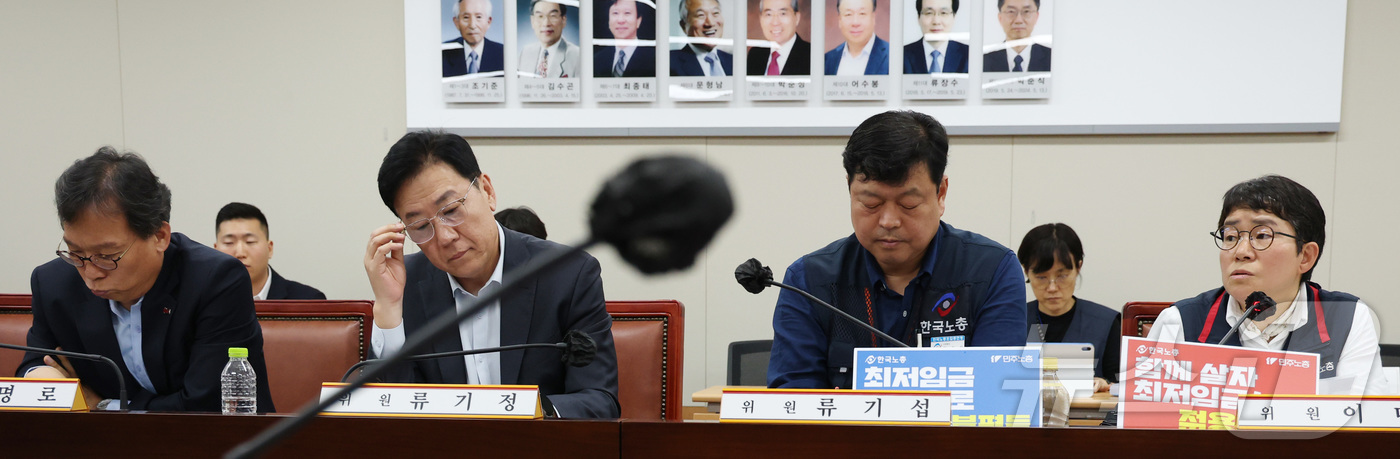 (세종=뉴스1) 김기남 기자 = 이미선 최저임금위원회 근로자위원이 22일 오후 세종시 어진동 정부세종청사 고용노동부에서 열린 2026년 최저임금위원회 제1차 전원회의에서 모두 발언 …