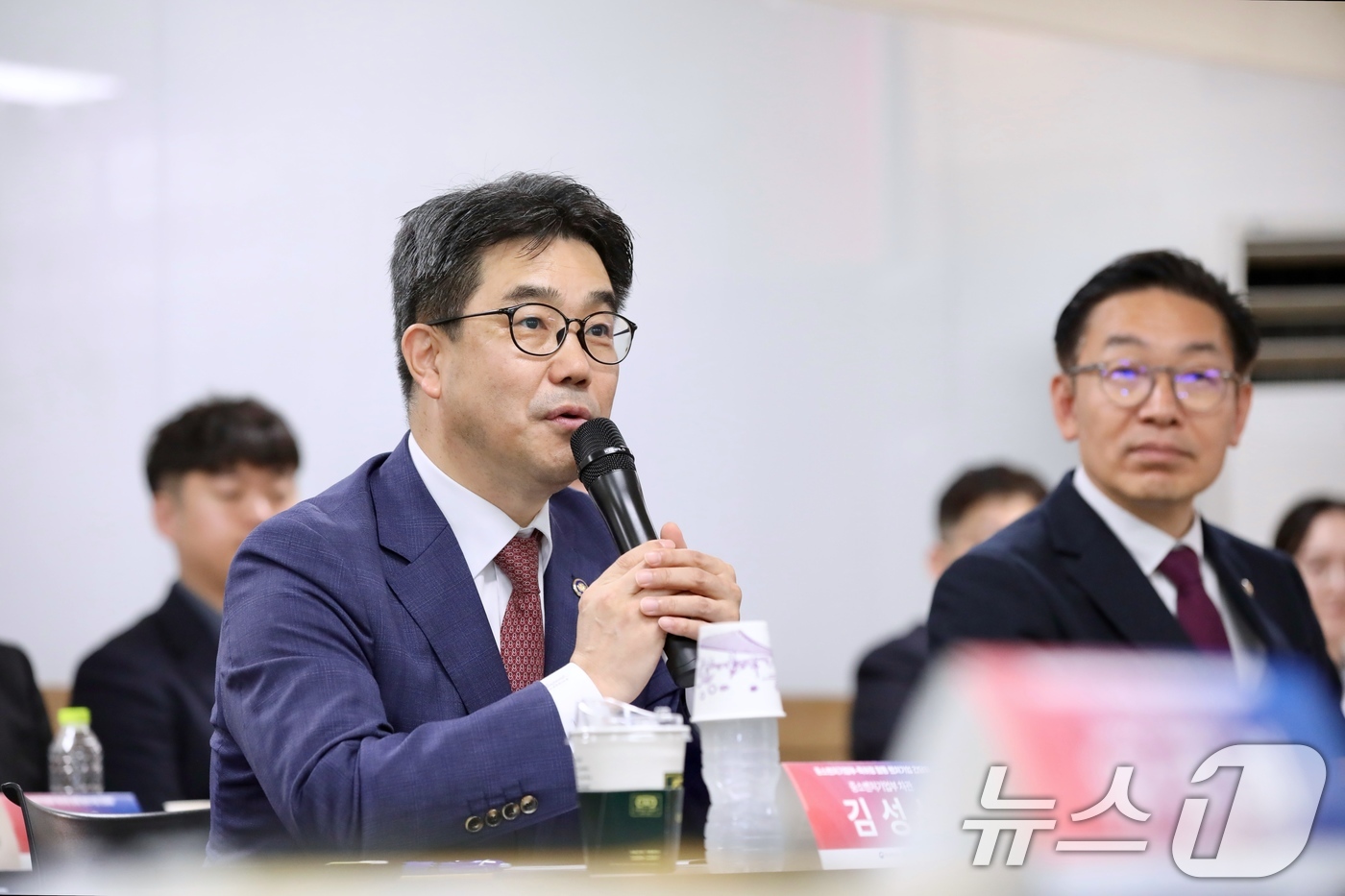 (서울=뉴스1) = 김성섭 중소벤처기업부 차관이 22일 서울 구로구 벤처기업협회에서 열린 '중소벤처기업부·특허청 합동 벤처기업 간담회'에서 인사말을 하고 있다. (중소벤처기업부 제 …