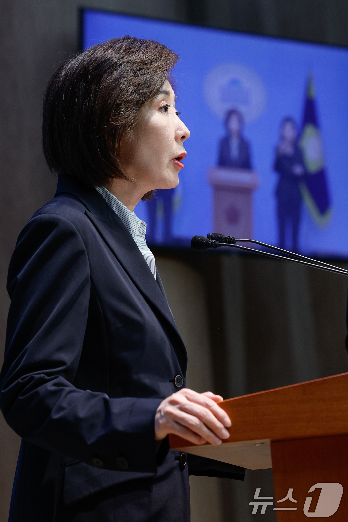 (서울=뉴스1) 안은나 기자 = 나경원 국민의힘 대선 경선 후보가 22일 오후 서울 여의도 국회 소통관에서 5대 초광역 메가시티, 3대 글로벌 혁신허브 내용을 담은 부울경 공약을 …