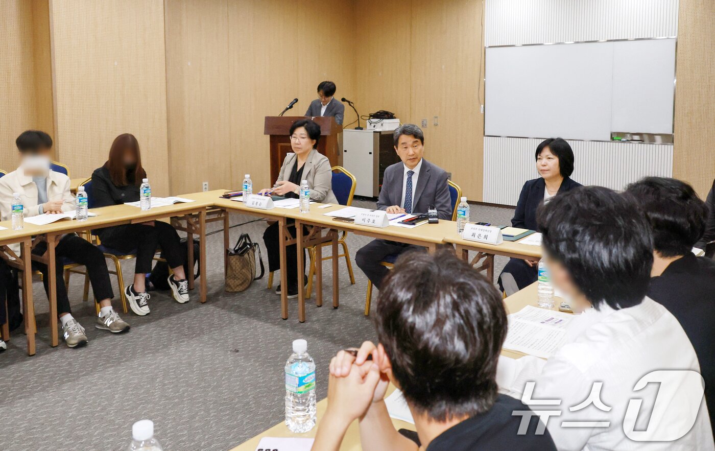 본문 이미지 - 이주호 사회부총리 겸 교육부 장관이 22일 오후 서울 강남구 한국과학기술회관에서 열린 &#39;의대교육 정상화를 위한 의과대학 학생 간담회&#39;에서 인사말을 하고 있다. &#40;교육부 제공. 재판매 및 DB 금지&#41; 2025.4.22/뉴스1 ⓒ News1 민경석 기자
