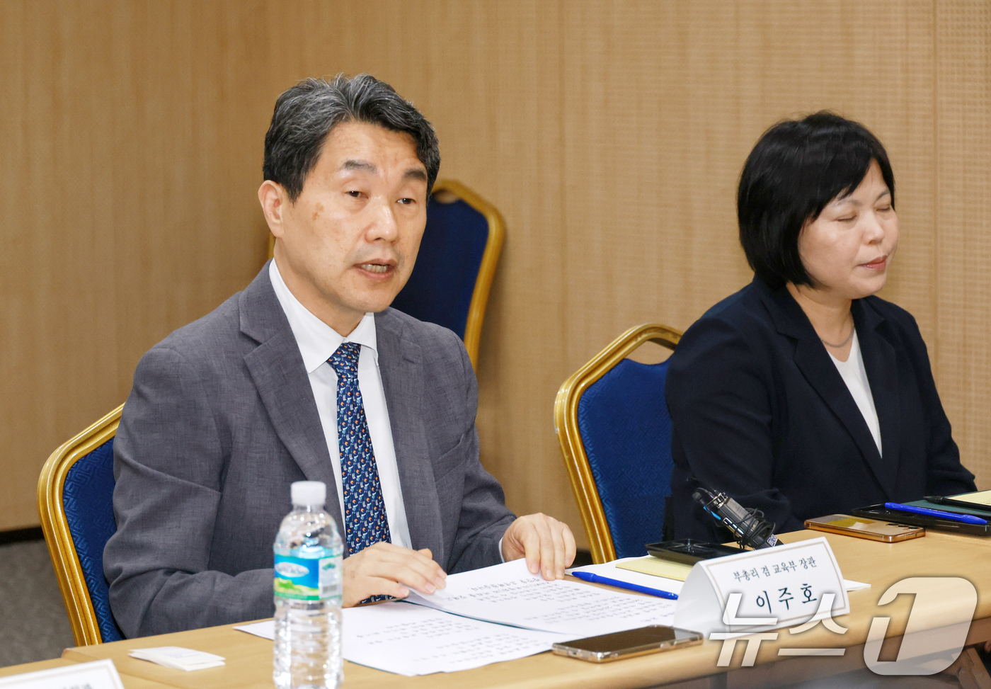 (서울=뉴스1) 민경석 기자 = 이주호 사회부총리 겸 교육부 장관이 22일 오후 서울 강남구 한국과학기술회관에서 열린 '의대교육 정상화를 위한 의과대학 학생 간담회'에서 인사말을 …