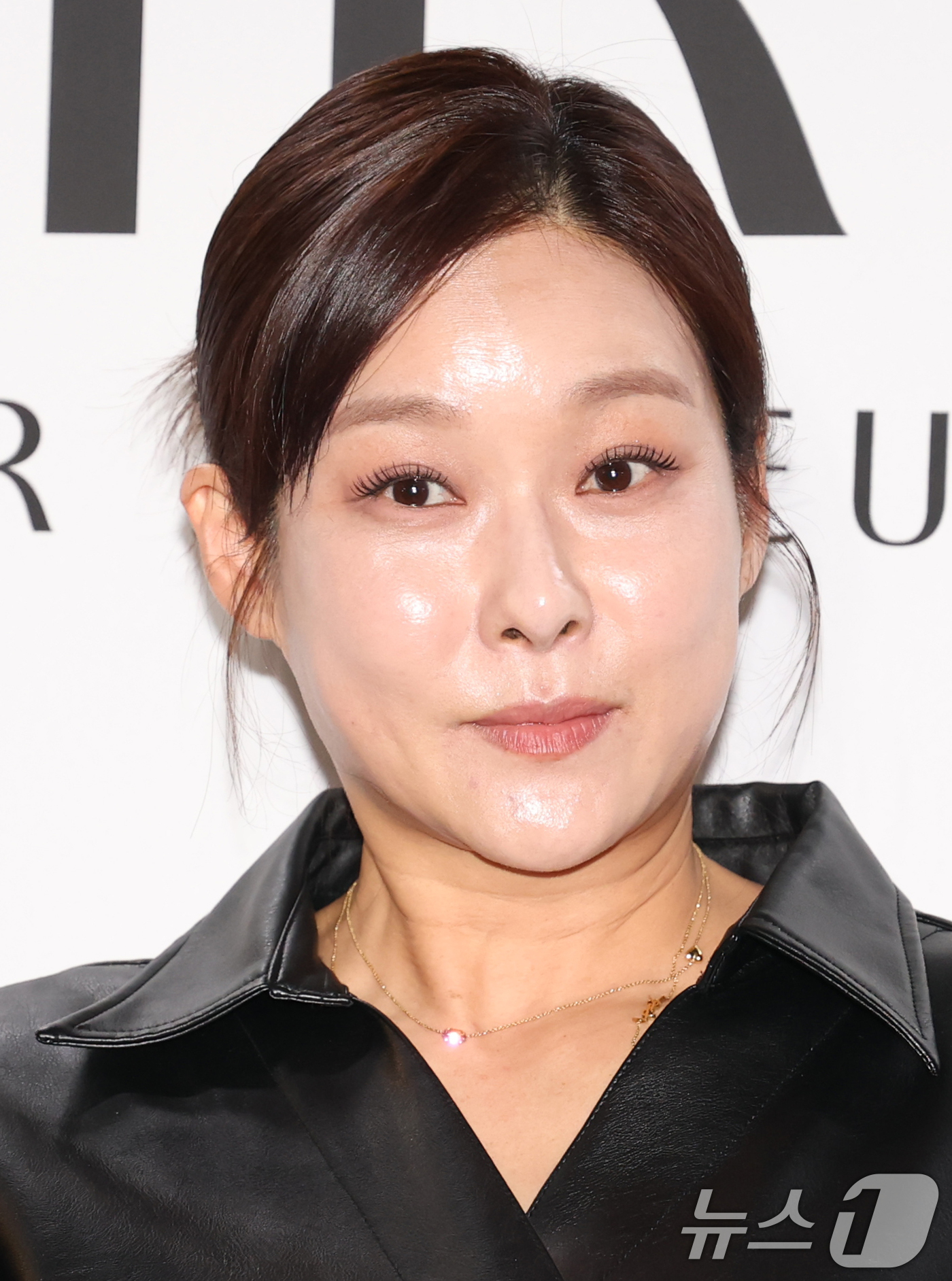 (서울=뉴스1) 권현진 기자 = 방송인 현영이 22일 서울 강남구 한 카페에서 열린 ‘아티르 & 아르즈’ 오프닝 행사에 참석해 포즈를 취하고 있다. 2025.4.22/뉴스1