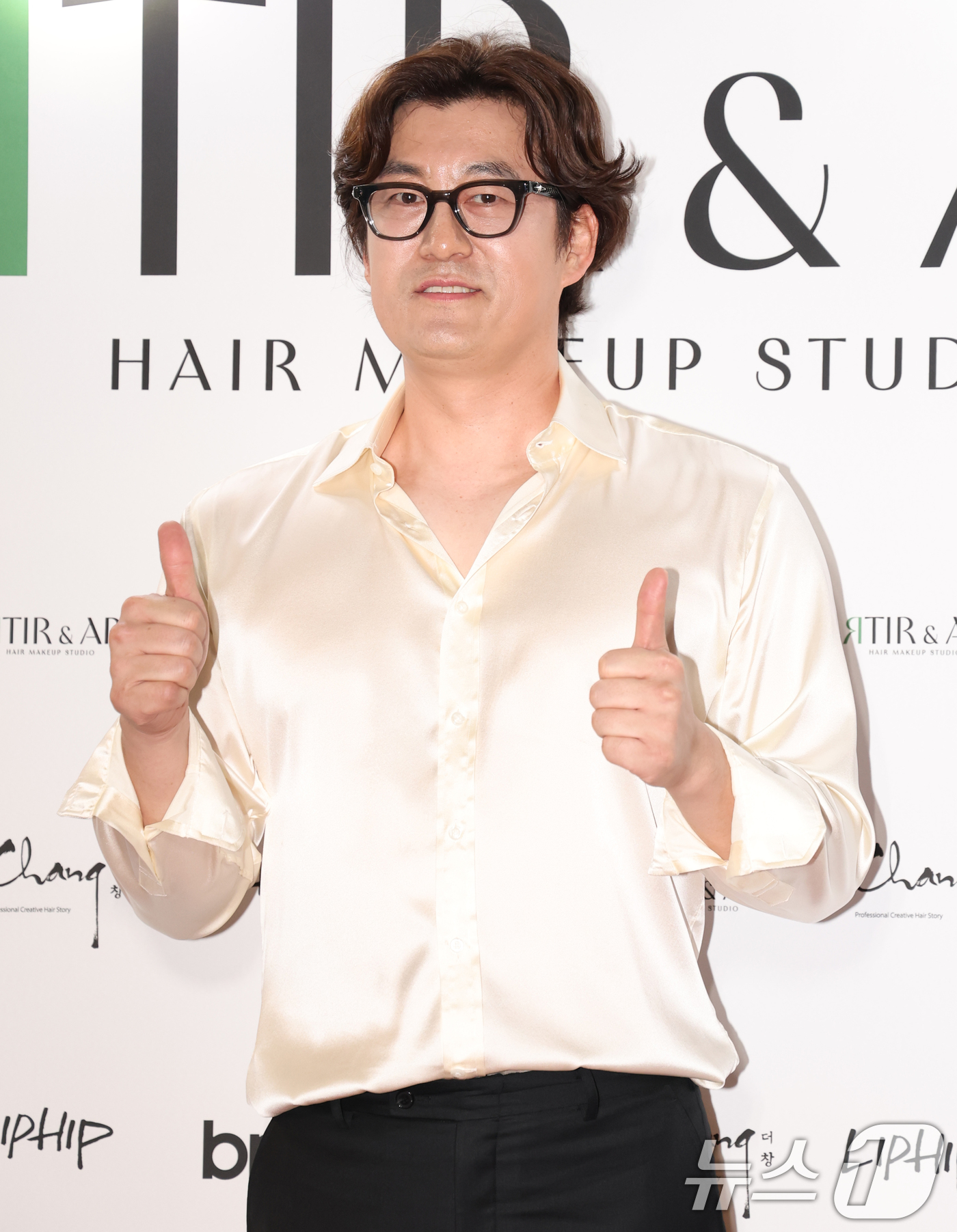 (서울=뉴스1) 권현진 기자 = 아티르 창 대표가 22일 서울 강남구 한 카페에서 열린 ‘아티르 & 아르즈’ 오프닝 행사에 참석해 포즈를 취하고 있다. 2025.4.22/뉴스1