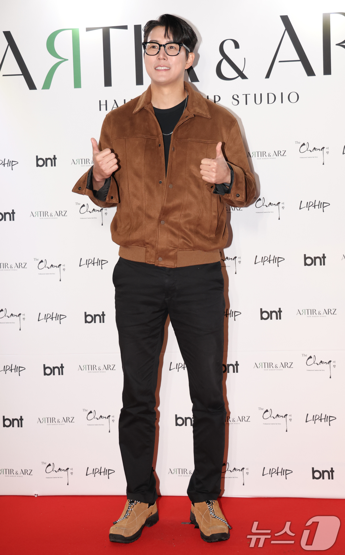 (서울=뉴스1) 권현진 기자 = 배우 신지훈이 22일 서울 강남구 한 카페에서 열린 ‘아티르 & 아르즈’ 오프닝 행사에 참석해 포즈를 취하고 있다. 2025.4.22/뉴스1