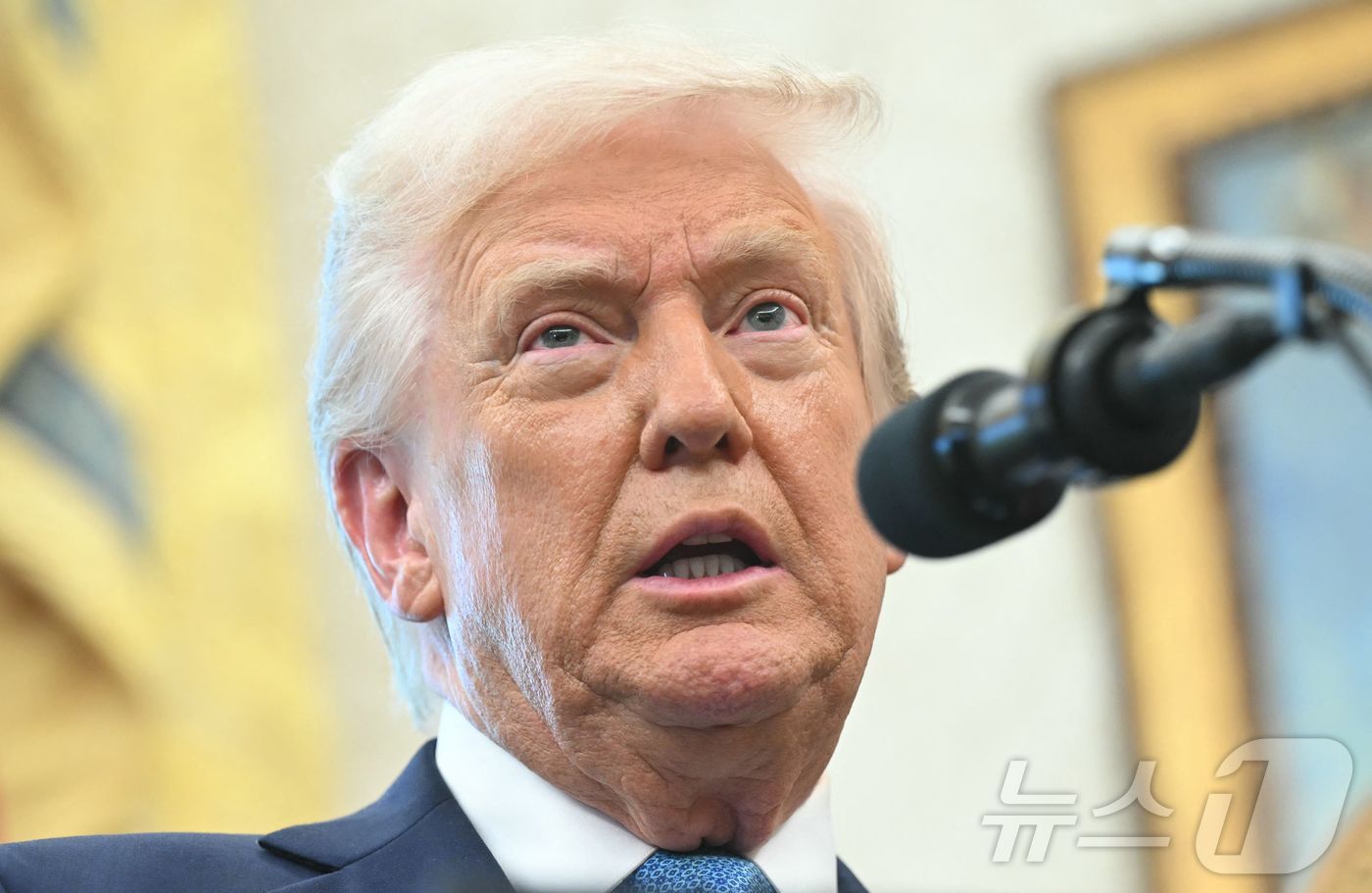 (워싱턴 AFP=뉴스1) 우동명 기자 = 도널드 트럼프 미국 대통령이 22일 (현지시간) 워싱턴 백악관에서 열린 폴 앳킨스 증권거래위원회(SEC) 위원장의 취임 선서 행사서 "중국 …