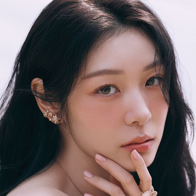 김연아 맞아? 과감 노출…명품 주얼리보다 빛나는 퀸의 품격