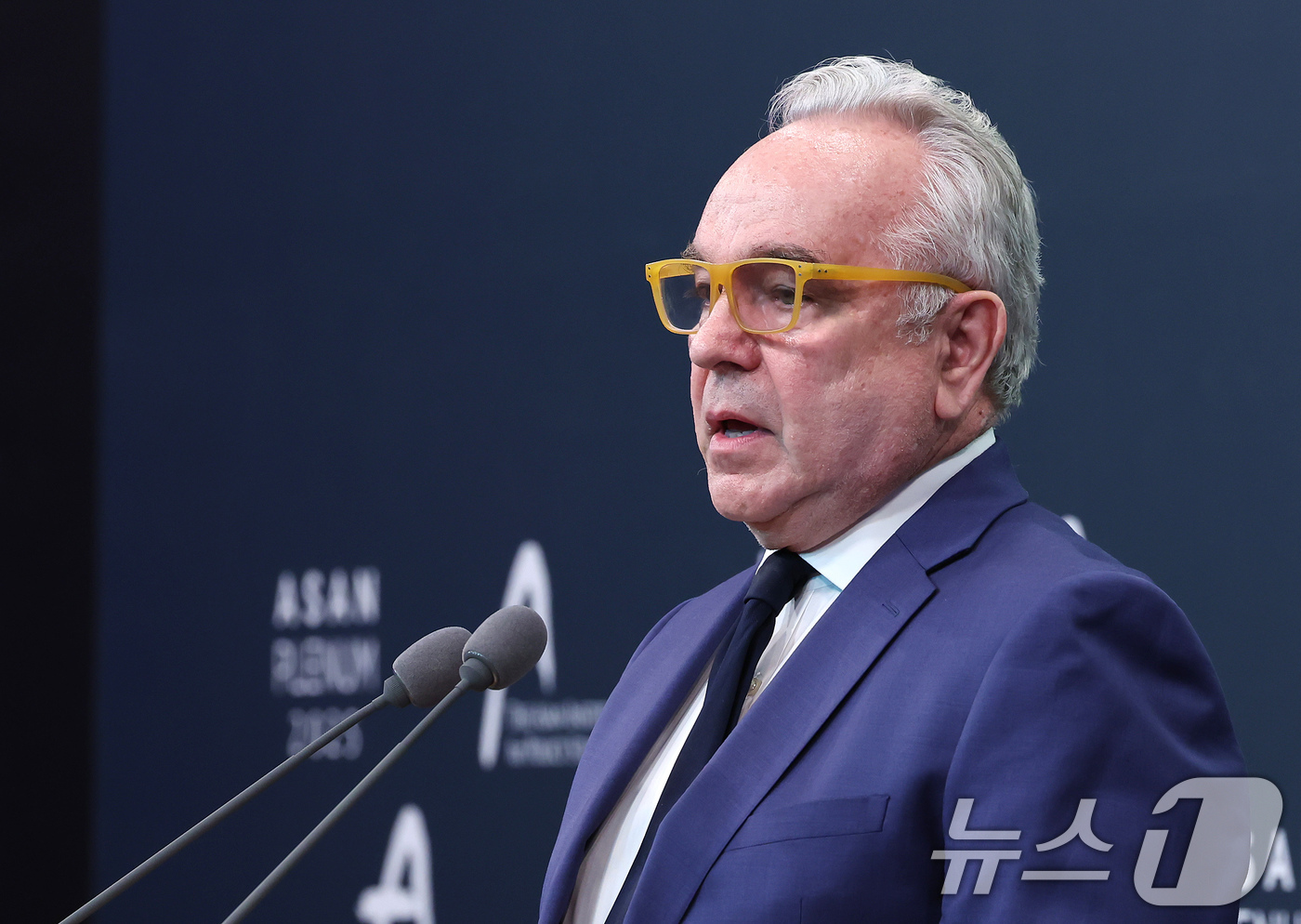 (서울=뉴스1) 장수영 기자 = 커트 캠벨(Kurt Campbell) 전 미 국무부 부장관이 23일 오전 서울 용산구 그랜드하얏트 호텔에서 열린 '아산 플래넘 2025'에서 기조연 …