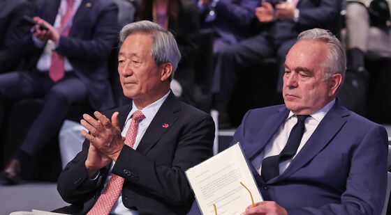 박수치는 정몽준 아산재단 이사장