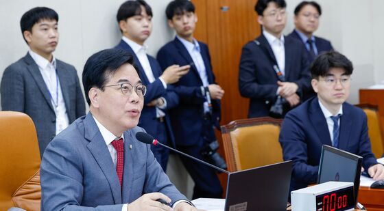 기재위 전체회의 주재하는 송언석 위원장
