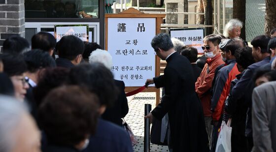 '프란치스코 교황 추모 물결'
