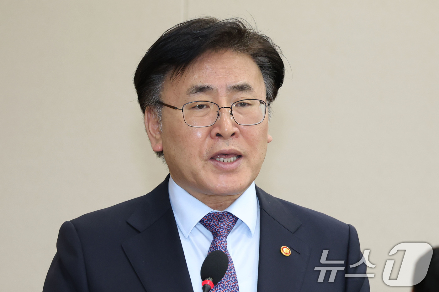 (서울=뉴스1) 이광호 기자 = 유상임 과학기술정보통신부장관이 23일 오전 서울 여의도 국회에서 열린 과학기술정보방송통신위원회 전체회의에 출석해 추가경정예산안 및 기금운용계획변경안 …