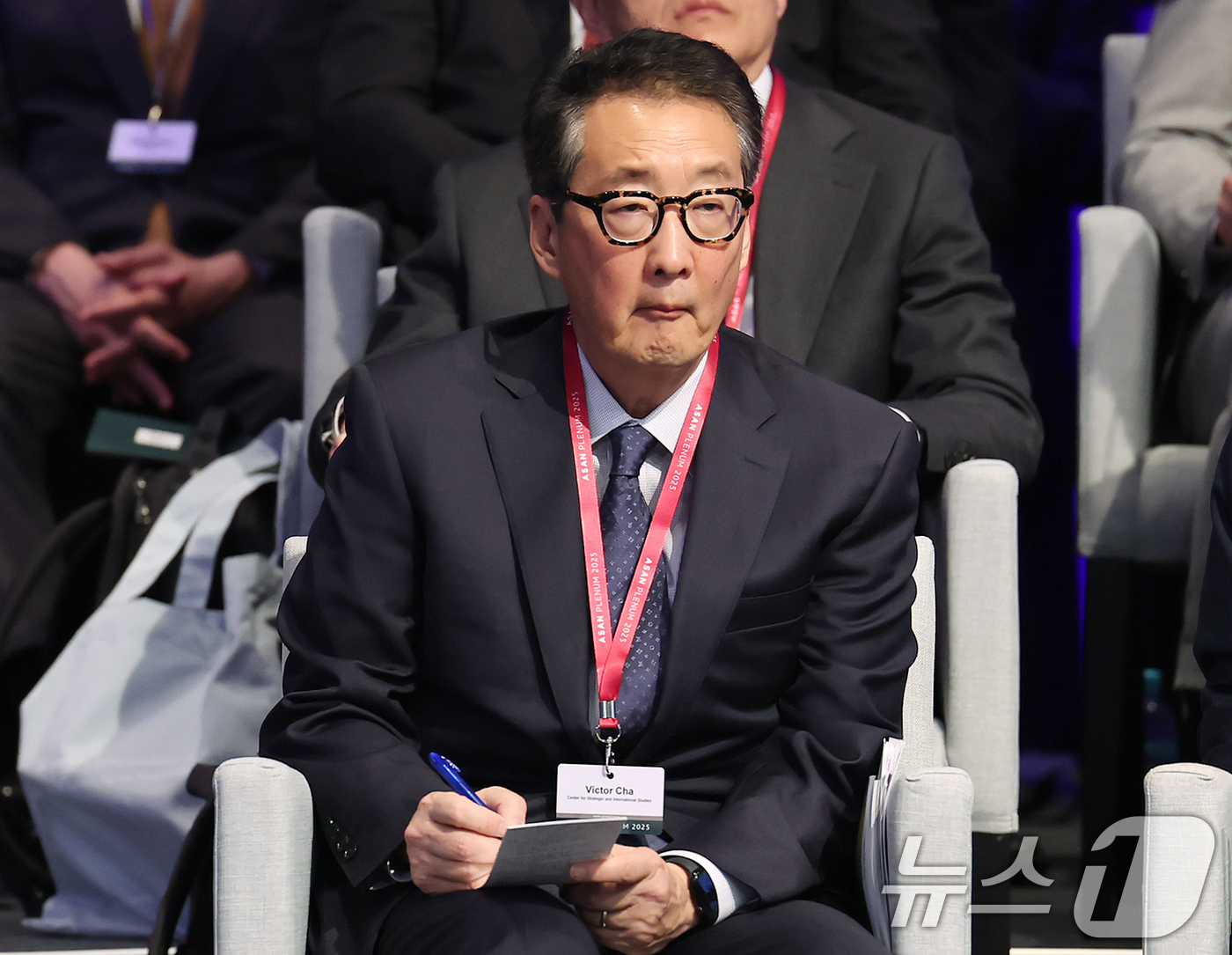 (서울=뉴스1) 장수영 기자 = 빅터 차 전략국제문제연구소(CSIS) 한국 석좌가 23일 오전 서울 용산구 그랜드하얏트 호텔에서 열린 '아산 플래넘 2025'에서 커트 캠벨(Kur …