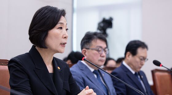 추경안 질의에 답변하는 오영주 장관