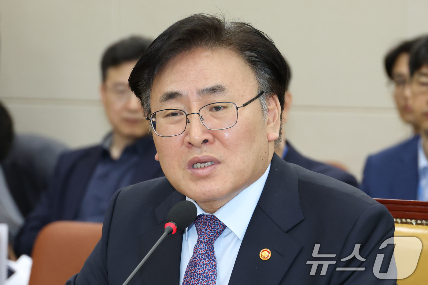 (서울=뉴스1) 이광호 기자 = 유상임 과학기술정보통신부장관이  23일 오전 서울 여의도 국회에서 열린 과학기술정보방송통신위원회 전체회의에 출석해 의원 질의에 답변하고 있다. 20 …