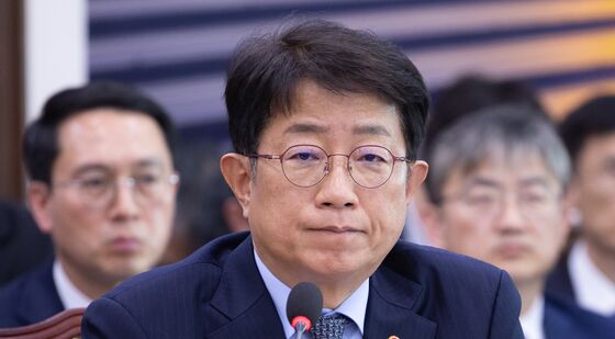 질의 듣는 박상우 장관