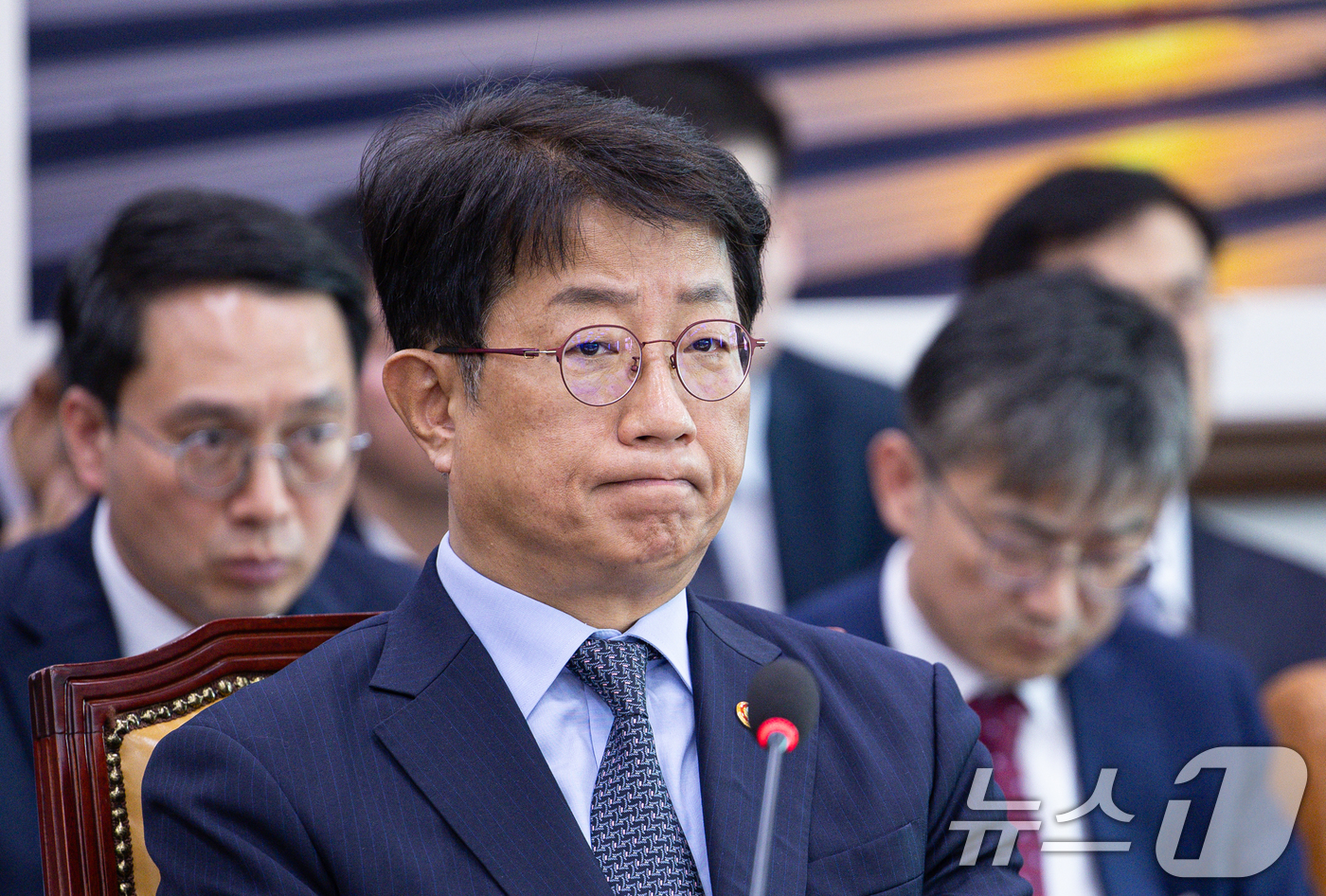 (서울=뉴스1) 이재명 기자 = 박상우 국토교통부 장관이 23일 오전 서울 여의도 국회에서 열린 제242회 국회(임시회) 국토교통위원회 제2차 전체회의에서 의원 질의를 듣고 있다. …