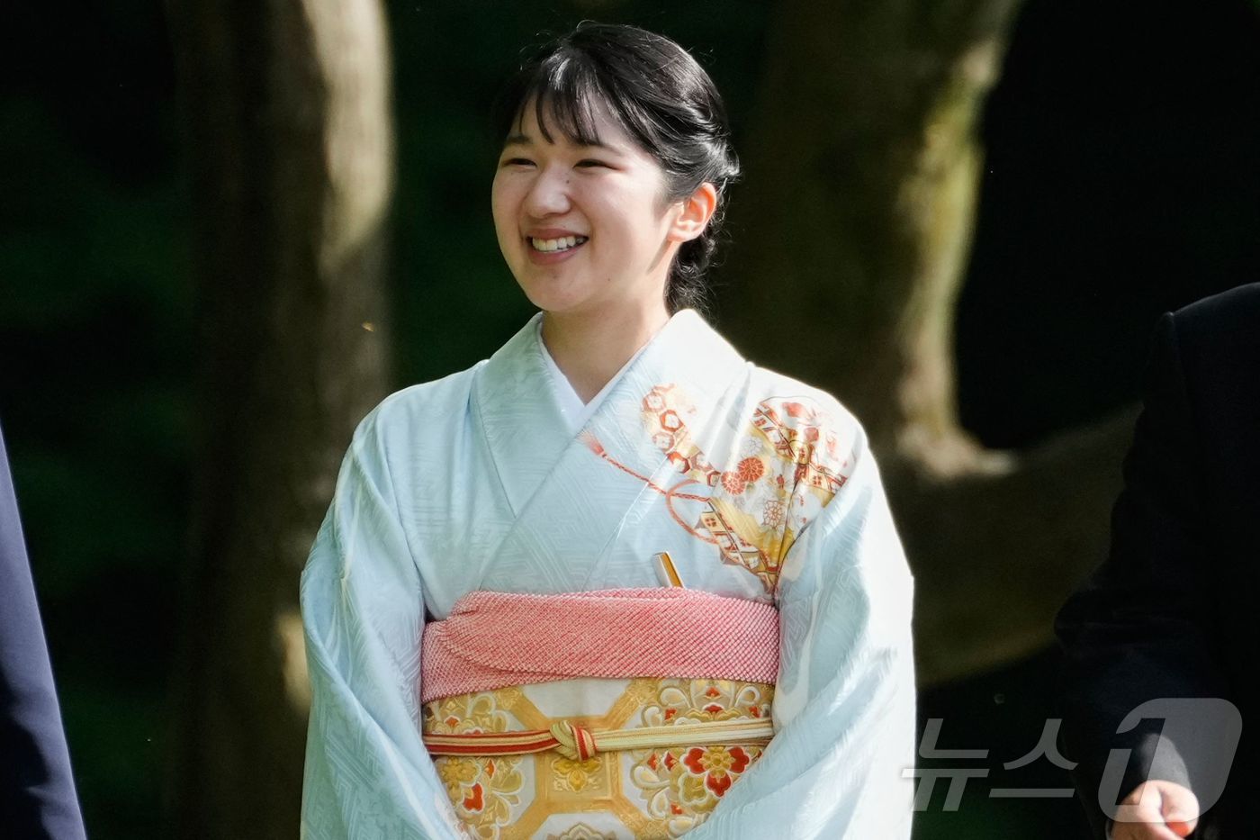 (도쿄 AFP=뉴스1) 우동명 기자 = 아이코 일본 공주가 22일 (현지시간) 도쿄 아카사카 왕실 정원에서 열린 봄 가든 파티에 참석을 하고 있다. 2025.04.23ⓒ AFP=뉴 …