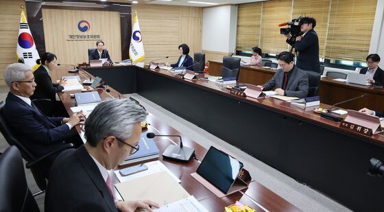 개인정보위 전체회의 주재하는 최장혁 부위원장