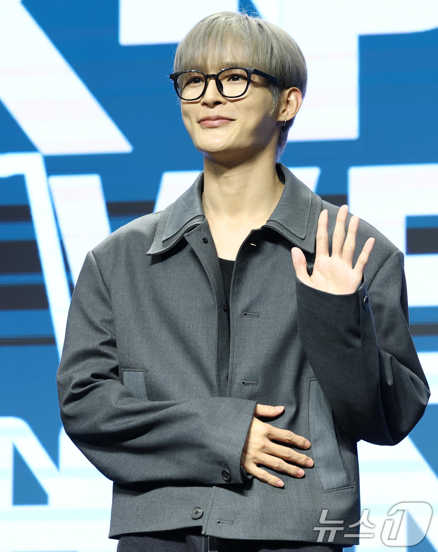 (서울=뉴스1) 권현진 기자 = 가수 강현우가 23일 오후 서울 마포구 홍대 H-STAGE에서 열린 '2025 K-POP WEEK in HONGDAE'기자간담회에 참석해 포즈를 취 …