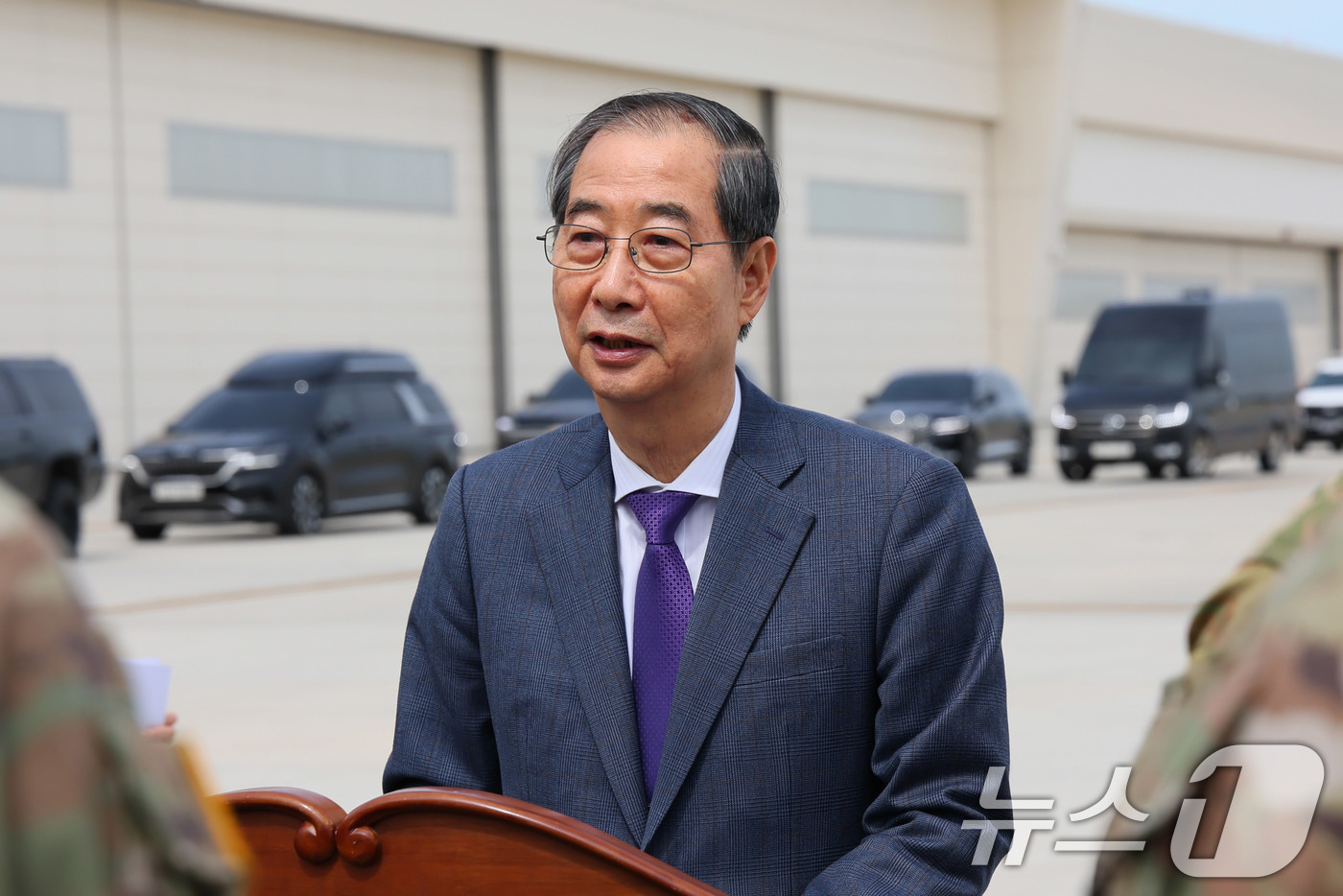 (서울=뉴스1) 임세영 기자 = 한덕수 대통령 권한대행 국무총리가 23일 경기도 평택 캠프 험프리스 한미연합사령부를 방문, 격려사를 하고 있다. (총리실 제공, 재판매 및 DB 금 …