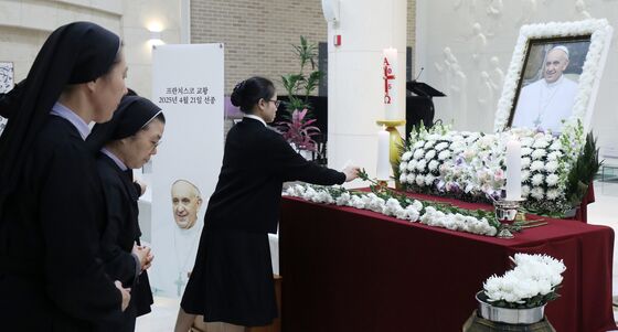 헌화하는 신자들