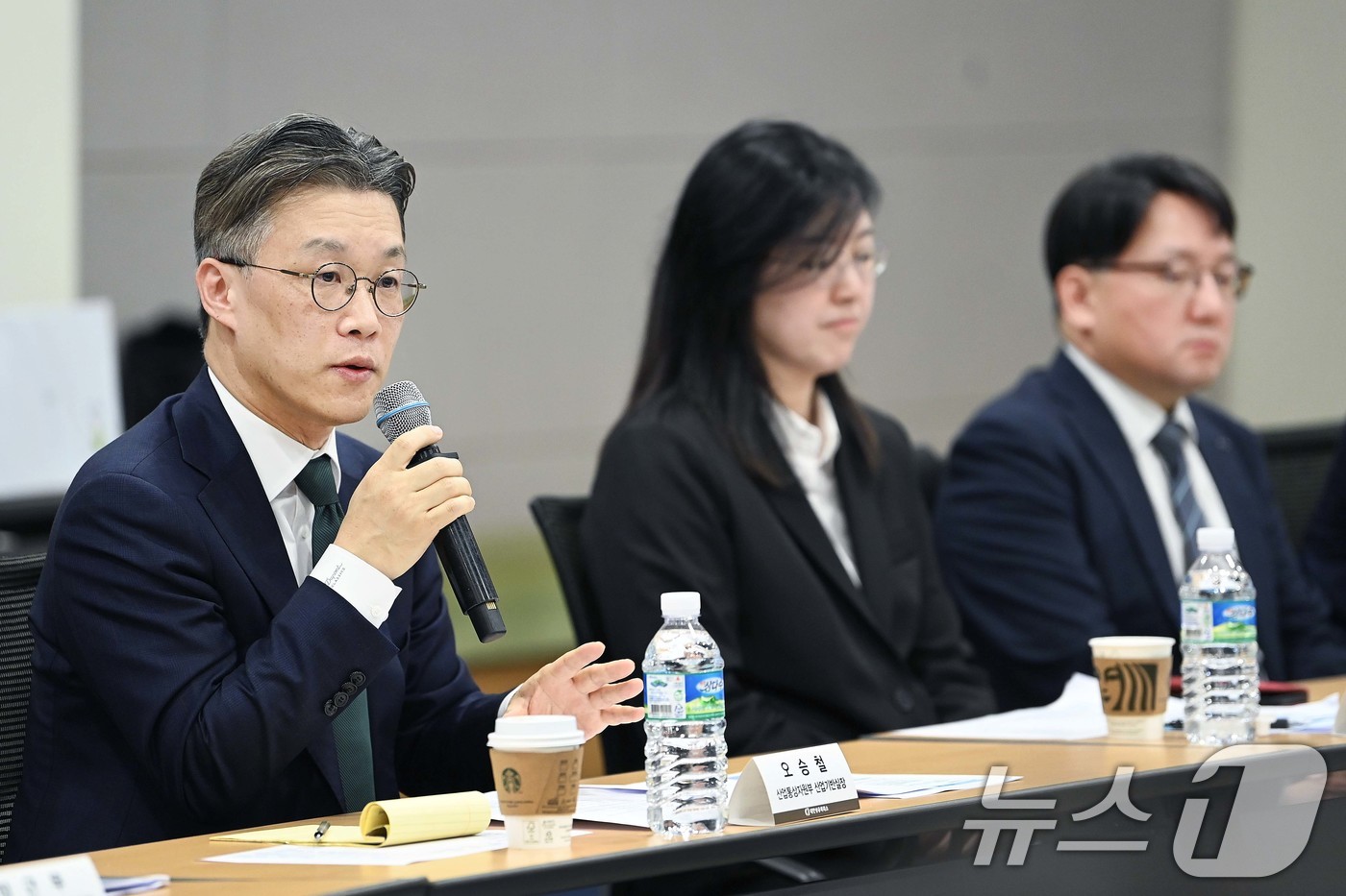 (서울=뉴스1) 이연주 기자 = 오승철 산업통상자원부 산업기반실장이 23일 서울 중구 대한상공회의소 중회의실에서 열린 '유통·인공지능(AI) 얼라이언스 발족식'에 참석해 인사말을 …