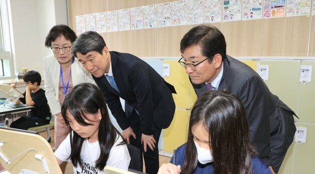 AI 디지털교과서 활용 수업 참관 이주호 장관