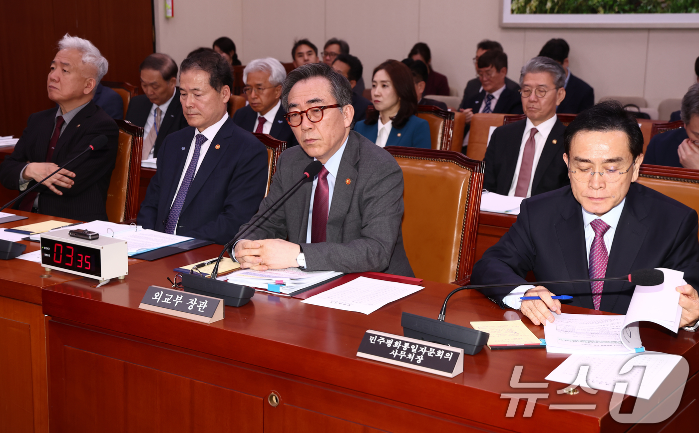 (서울=뉴스1) 김민지 기자 = 조태열 외교부 장관이 23일 오후 서울 여의도 국회에서 열린 외교통일위원회의 전체회의에서 2025년도 제1회 추가경정예산안(정부) 관련 의원 질의에 …