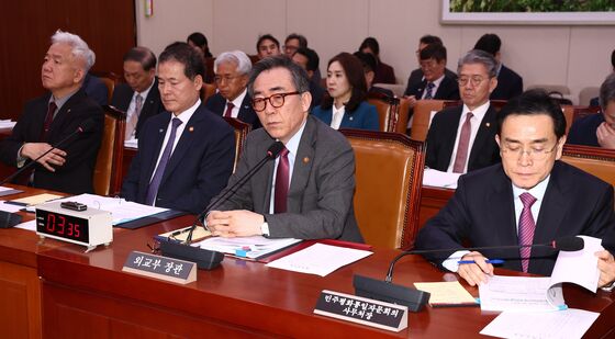 추경안 관련 질의 답변하는 조태열 외교장관