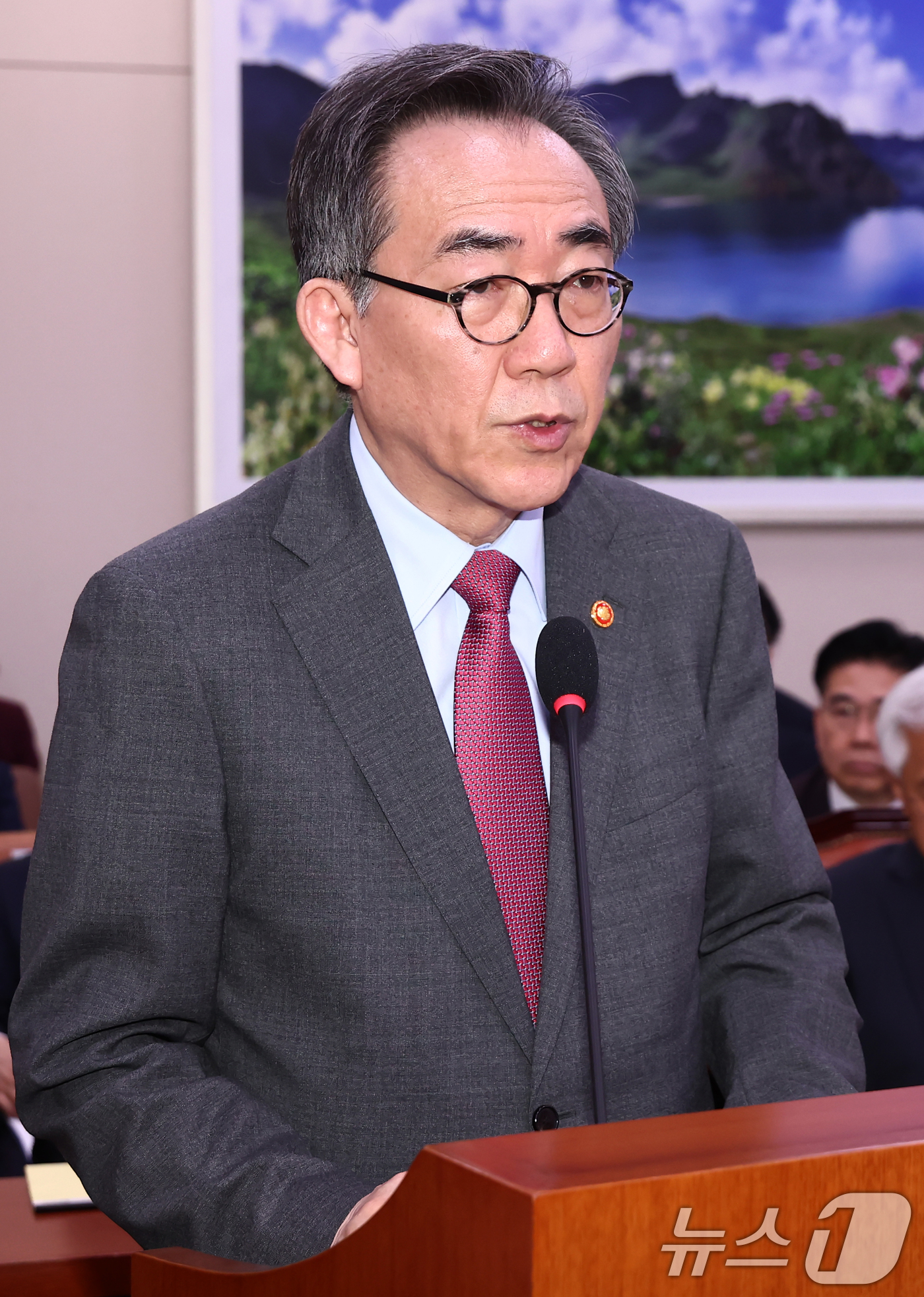 (서울=뉴스1) 김민지 기자 = 조태열 외교부 장관이 23일 오후 서울 여의도 국회에서 열린 외교통일위원회의 전체회의에서 2025년도 제1회 추가경정예산안(정부) 관련 제안설명을 …