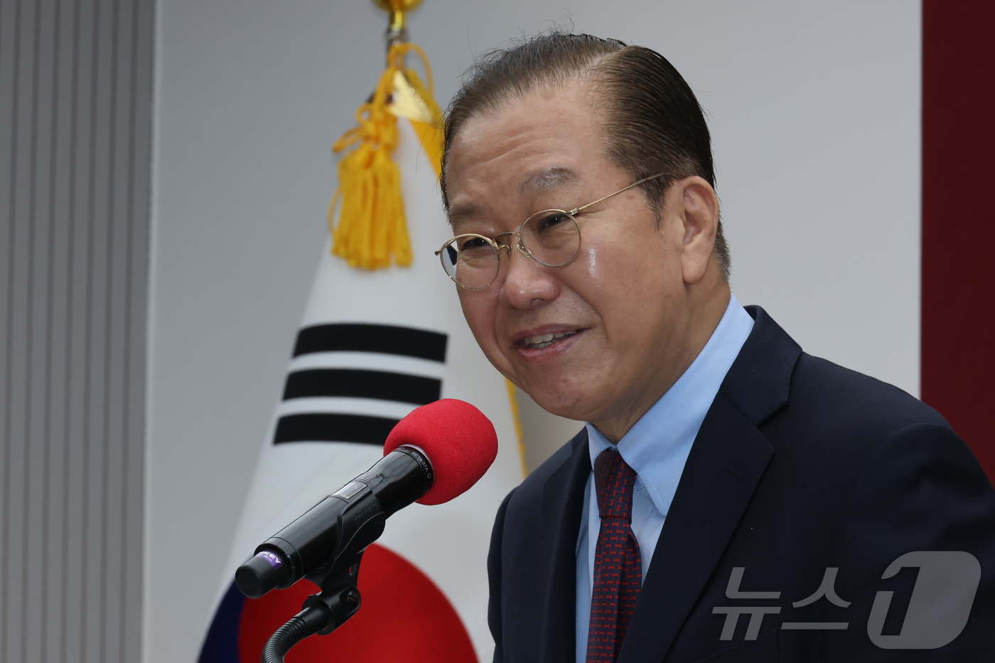 (서울=뉴스1) 국회사진취재단 = 권영세 국민의힘 비대위원장이 23일 서울 여의도 국민의힘 중앙당사에서 열린 대선 후보 2차 경선 토론회 미디어데이에서 발언하고 있다. 2025.4 …