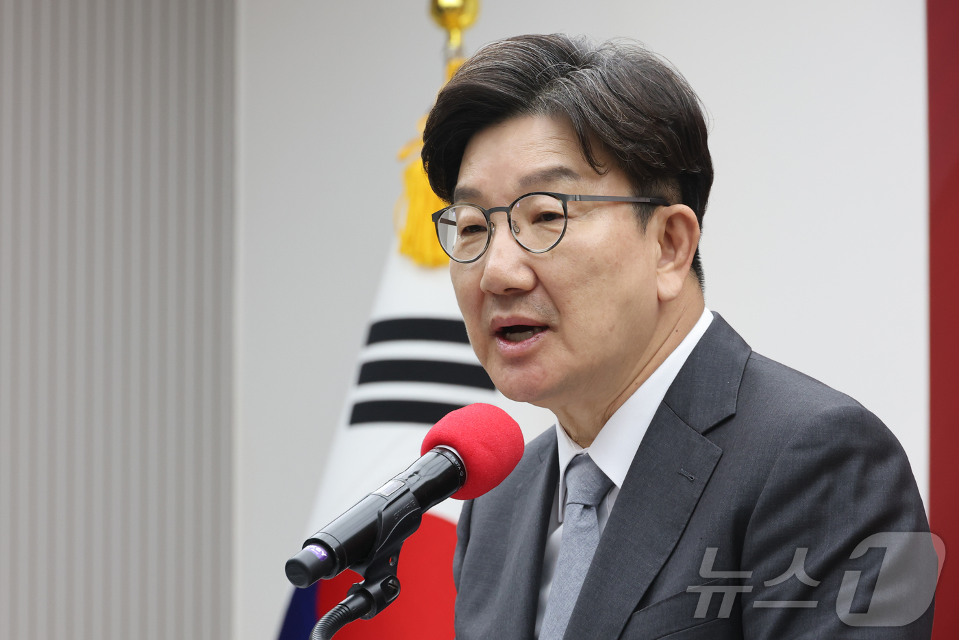 (서울=뉴스1) 국회사진취재단 = 권성동 국민의힘 원내대표가  23일 서울 여의도 국민의힘 중앙당사에서 열린 2차 경선 토론회 미디어데이에서 발언하고 있다. 2025.4.23/뉴스 …