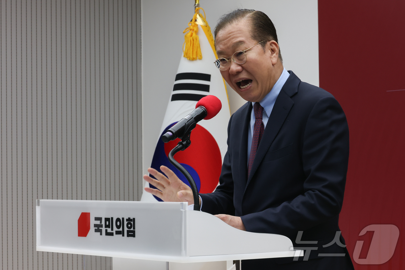 (서울=뉴스1) 국회사진취재단 = 권영세 국민의힘 비대위원장이  23일 서울 여의도 국민의힘 중앙당사에서 열린 2차 경선 토론회 미디어데이에서 발언하고 있다. 2025.4.23/뉴 …