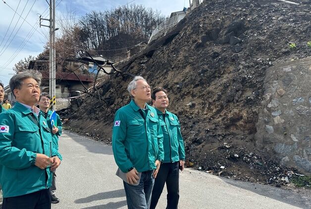 유인촌 "화마가 할퀸 상처, 되살리려면 영덕 여행 와 주세요"
