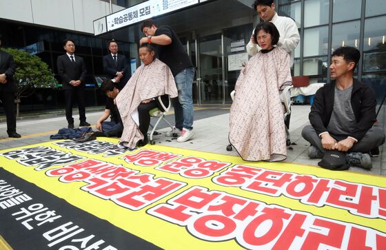 교수들 삭발식까지…제주대 미래융합대 존폐 논란 격화하나