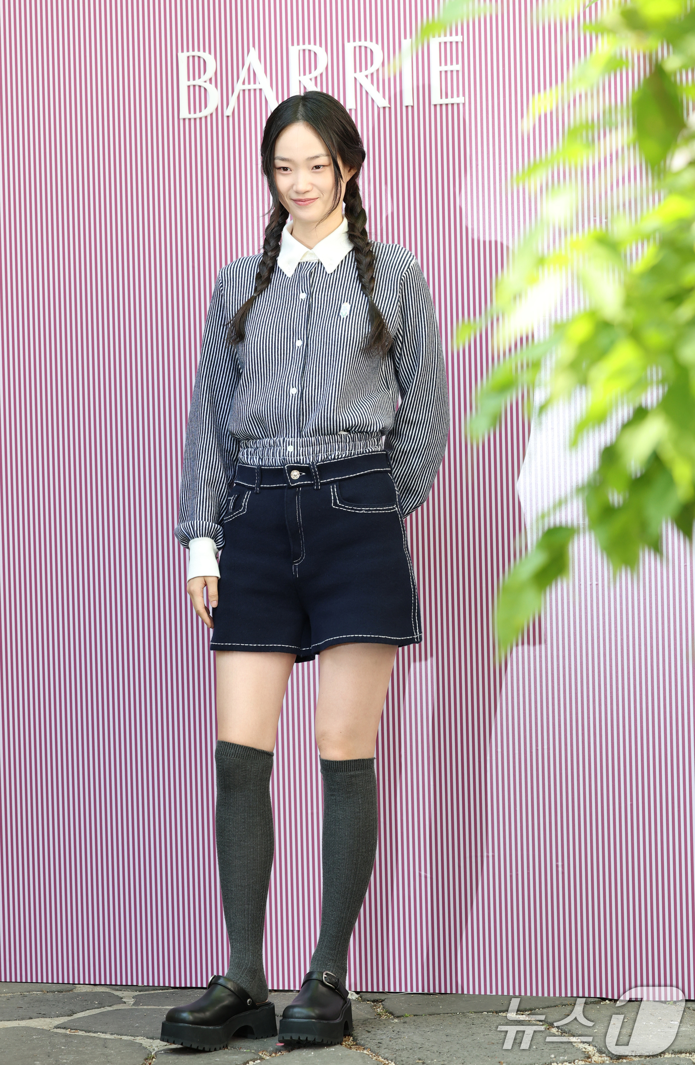 (서울=뉴스1) 권현진 기자 = 모델 신현지가 23일 오후 서울 강남구 꽁티드툴레아에서 열린 프리미엄 캐시미어 브랜드 ‘배리(BARRIE)’ 옥스포드 이벤트 포토콜 행사에 참석해 …