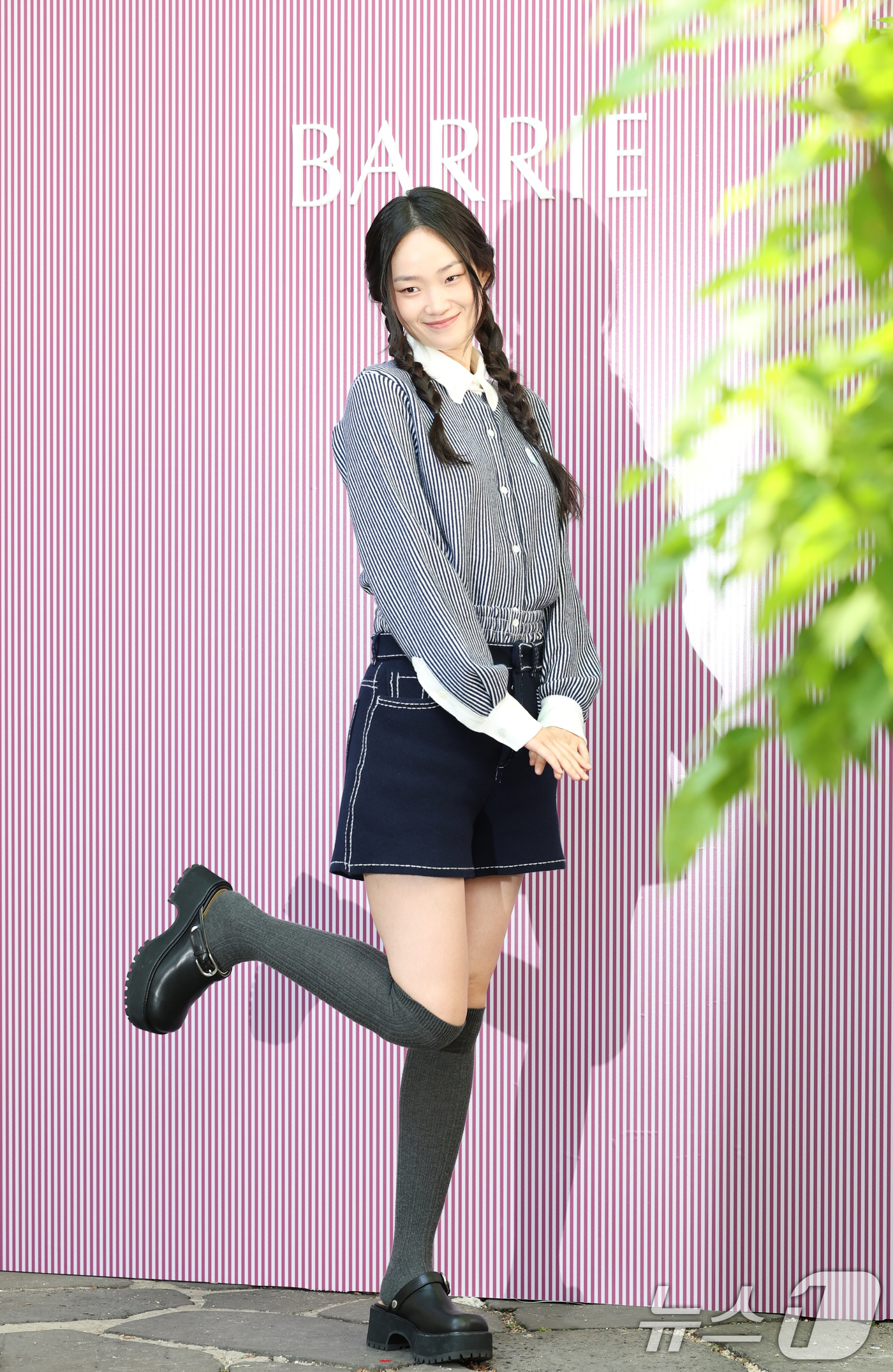 (서울=뉴스1) 권현진 기자 = 모델 신현지가 23일 오후 서울 강남구 꽁티드툴레아에서 열린 프리미엄 캐시미어 브랜드 ‘배리(BARRIE)’ 옥스포드 이벤트 포토콜 행사에 참석해 …