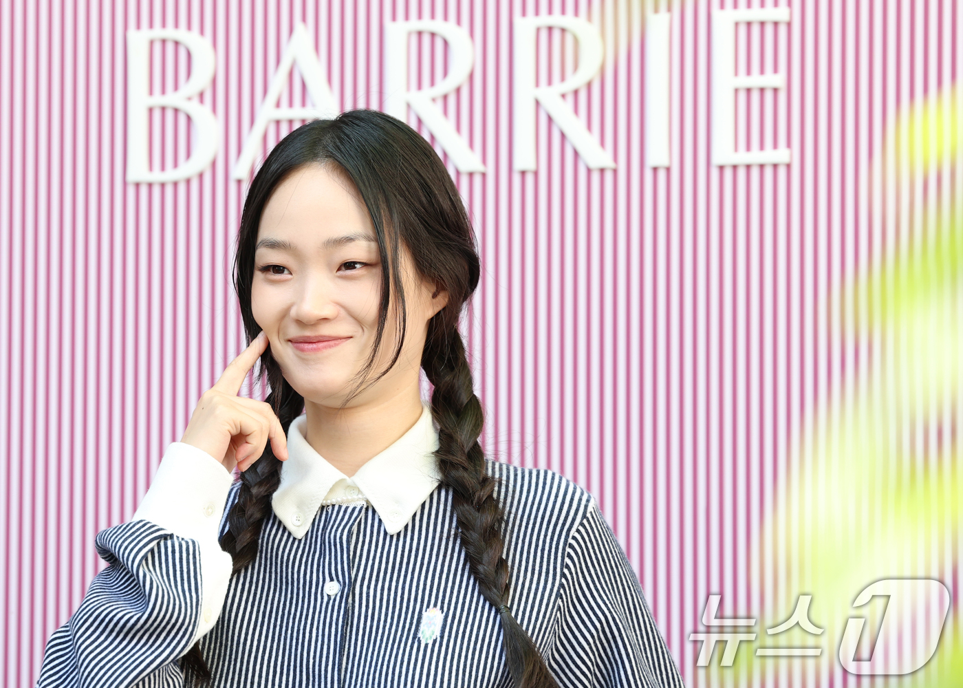 (서울=뉴스1) 권현진 기자 = 모델 신현지가 23일 오후 서울 강남구 꽁티드툴레아에서 열린 프리미엄 캐시미어 브랜드 ‘배리(BARRIE)’ 옥스포드 이벤트 포토콜 행사에 참석해 …
